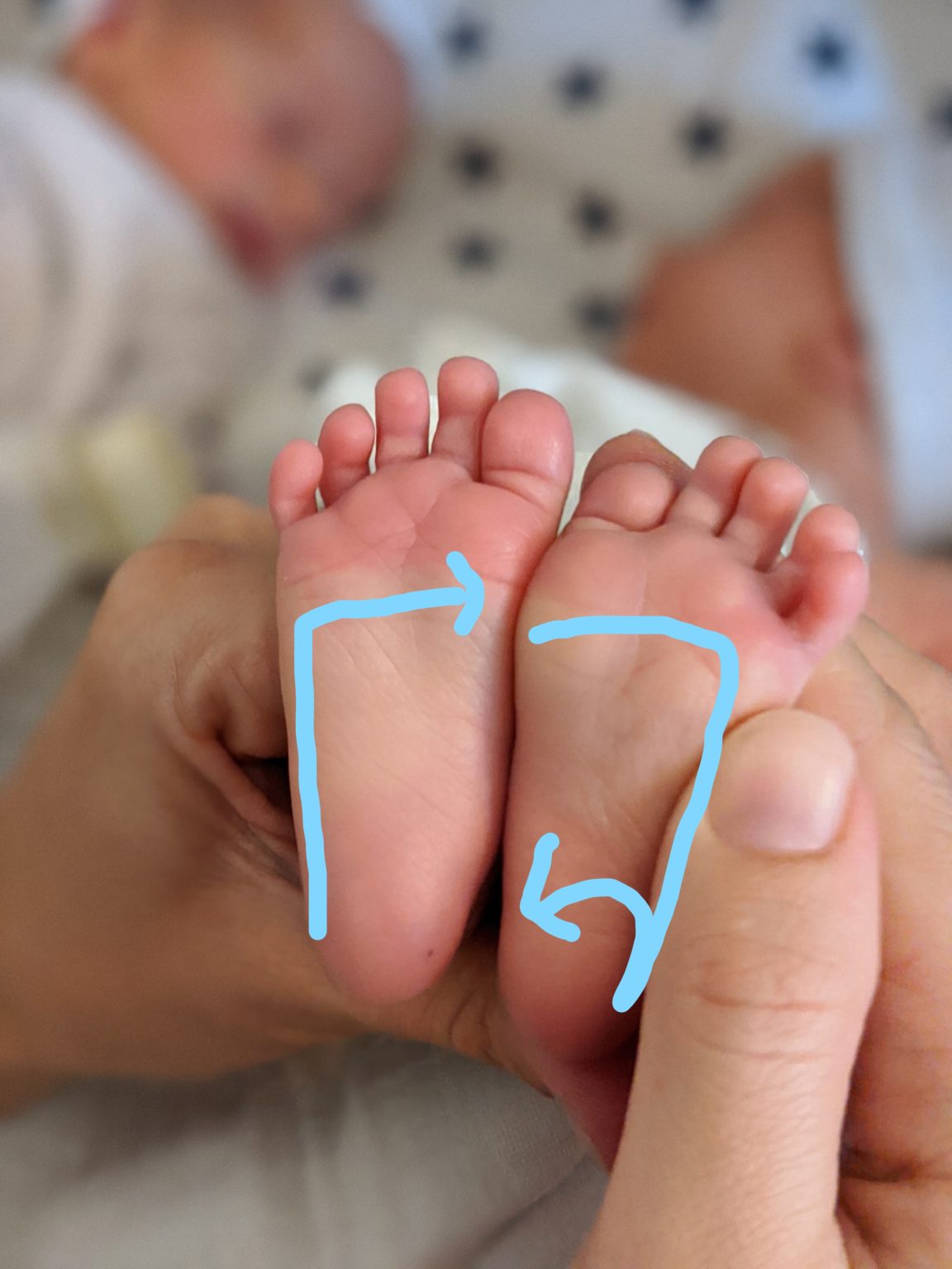 Babymassage: Techniken gegen Bauchweh & Koliken, Tipps & Bäuchleinöl