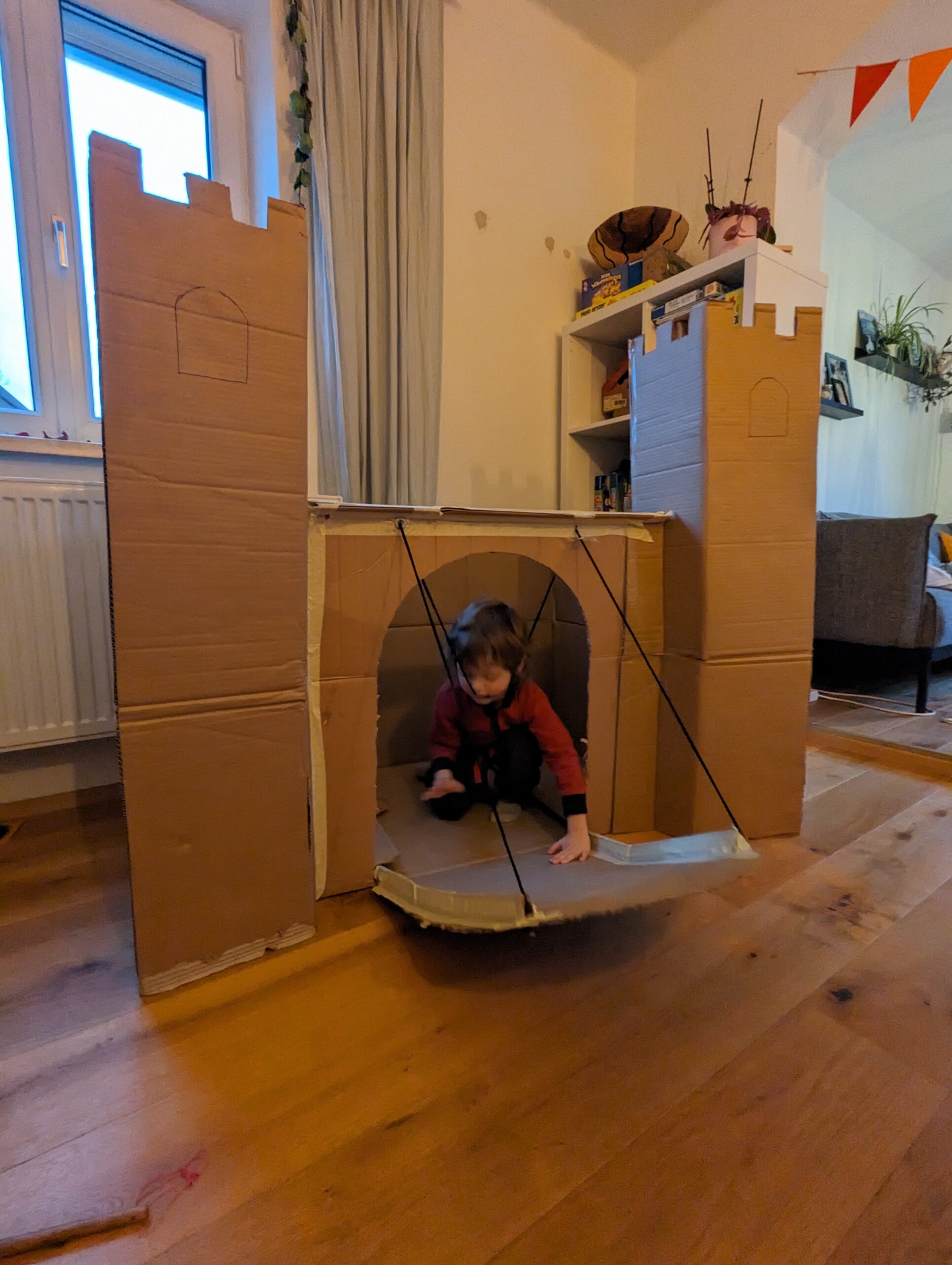 karton spielzeug DIY Inspiration: kreative Kartonhäuser zum Nachbauen
